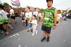 BIB: 
                            <button type="button" onclick="openModal(3530985)" class="btn btn-primary btn-sm float-right btn-popup" data-toggle="modal" data-target=".modal-high-quality">
                        <i class="fas fa-shopping-cart"></i> Add to Cart
                    </button>
                                            <button type="button" onclick="isThisMe(3530985, true)" class="btn btn-success btn-sm float-right btn-popup btn-isme hidden" data-toggle="tooltip" data-placement="bottom" title="นี่คือรูปของคุณใช่ไหม คลิกที่นี่เพื่อเอาเข้าอัลบั้ม">
                        <i class="fas fa-plus"></i> Add to album
                    </button>
                    <button type="button" onclick="isThisMe(3530985, false)" class="btn btn-warning btn-sm float-right btn-popup btn-isnotme hidden">
                        <i class="fas fa-ban"></i> Remove from album
                    </button>